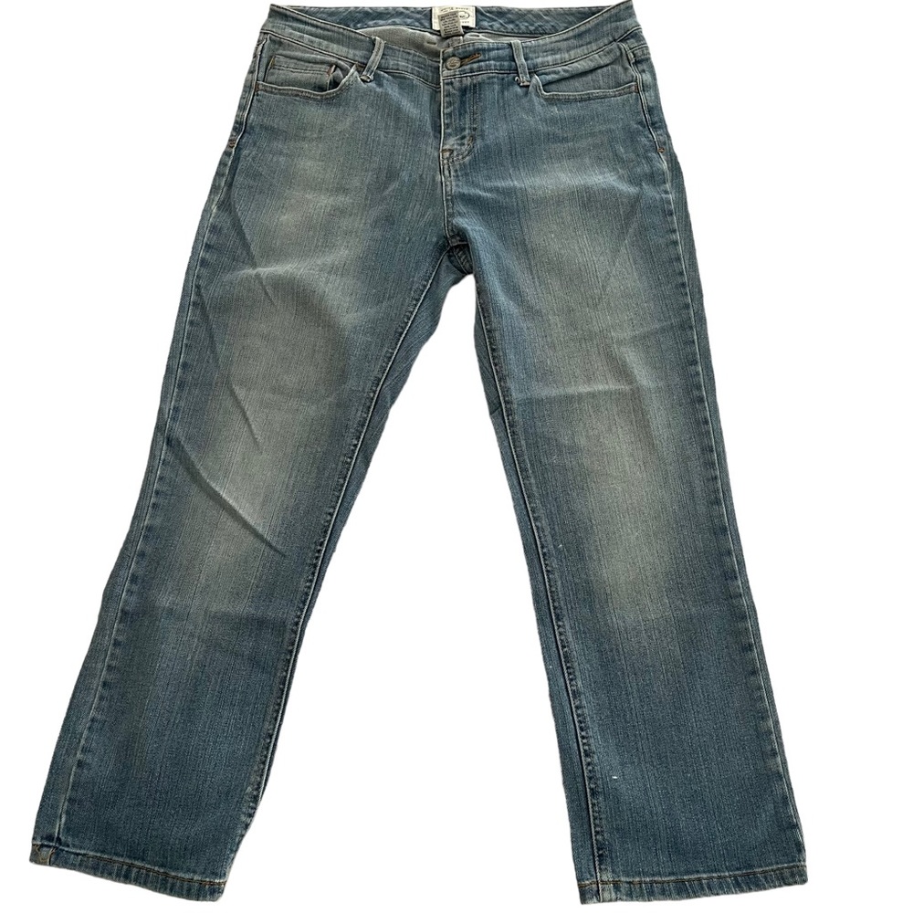 White House Black Market.  Denim Capris Med Blue   Size 6   NWOT